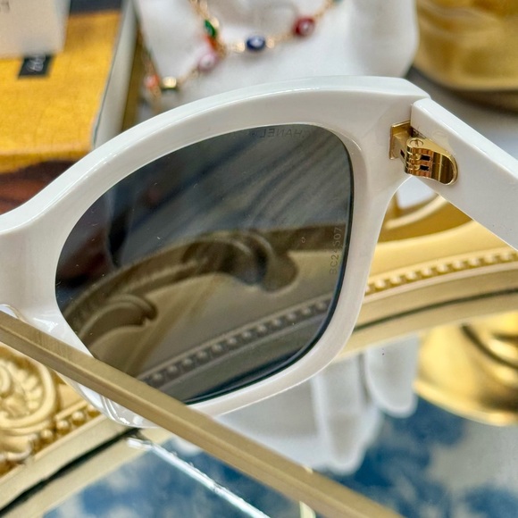 🆕 CHANEL 🧿 NWOT 5482-H Square Acetate Pearl CC Square Sunglasses, White - Picture 9 of 16